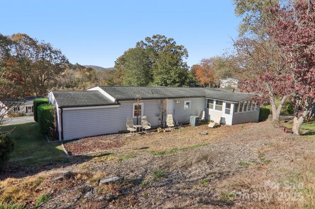 201 Cranbrook Circle, Hendersonville, NC 28792