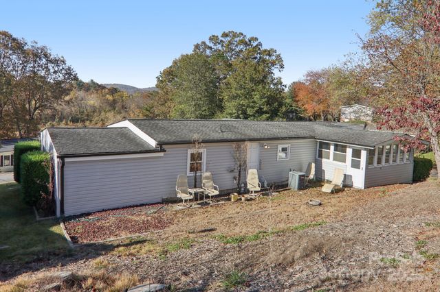 201 Cranbrook Circle, Hendersonville, NC 28792