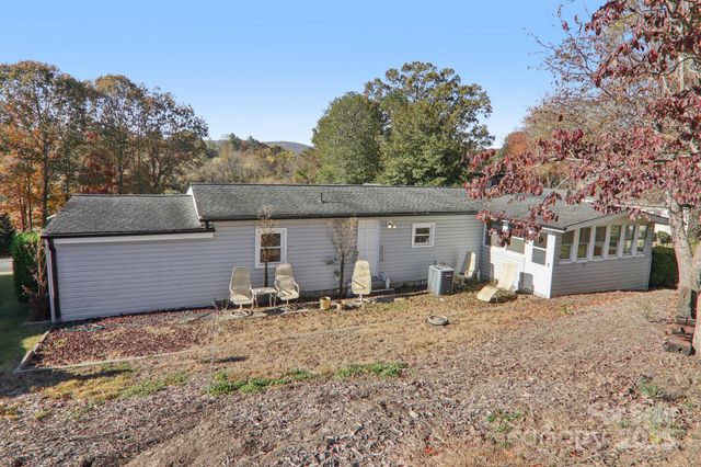 201 Cranbrook Circle, Hendersonville, NC 28792