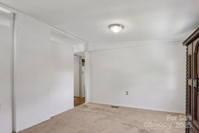 201 Cranbrook Circle, Hendersonville, NC 28792