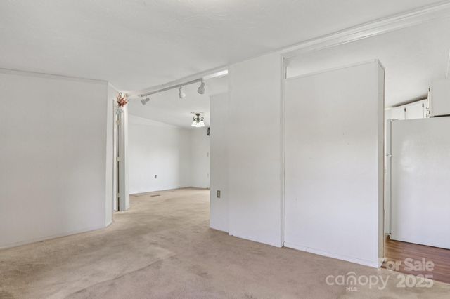 201 Cranbrook Circle, Hendersonville, NC 28792