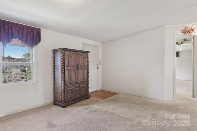 201 Cranbrook Circle, Hendersonville, NC 28792