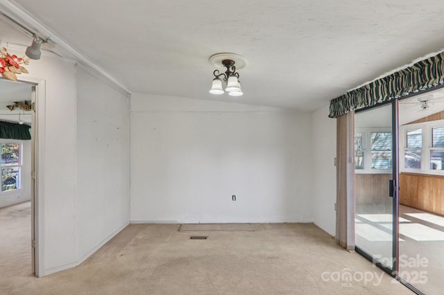 201 Cranbrook Circle, Hendersonville, NC 28792