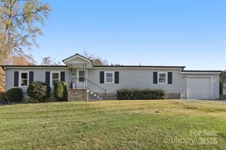 201 Cranbrook Circle, Hendersonville, NC 28792