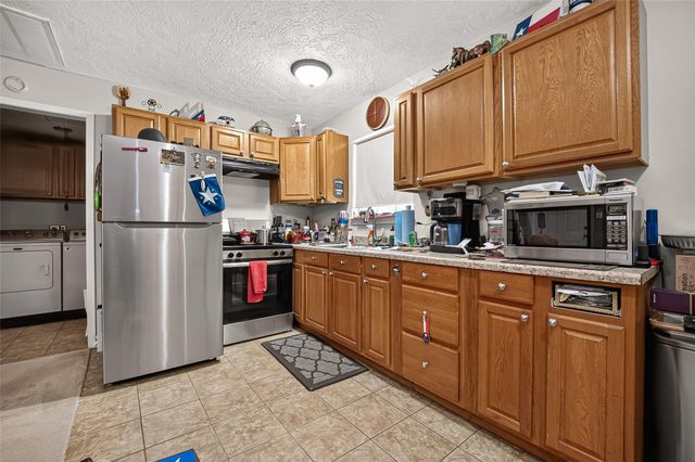 2200 Red Oak Lane, Conroe, TX 77306