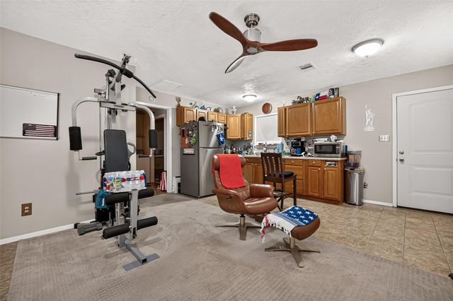 2200 Red Oak Lane, Conroe, TX 77306