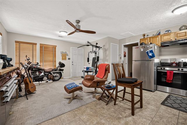 2200 Red Oak Lane, Conroe, TX 77306
