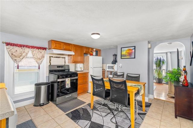 62 Mary Avenue, East Providence, RI 02914
