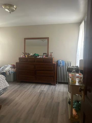 8227 S Evans Avenue, Chicago, IL 60619