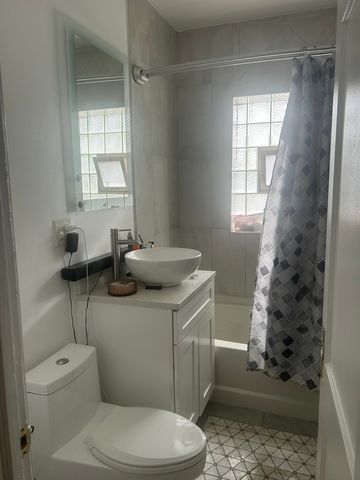 8227 S Evans Avenue, Chicago, IL 60619
