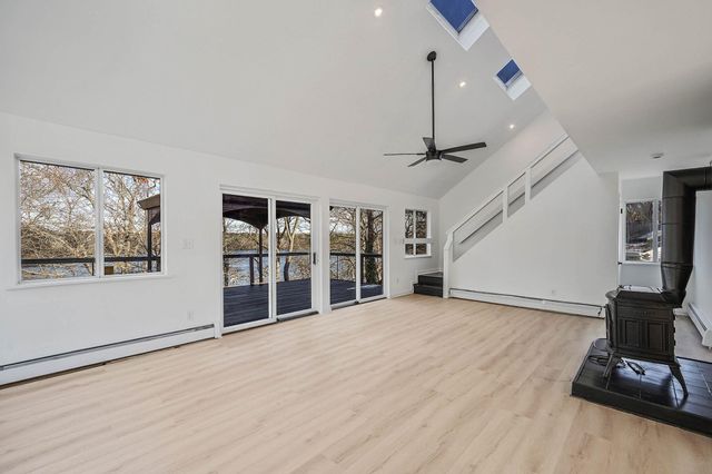 34 Pine Court, Riverside, NY 11901