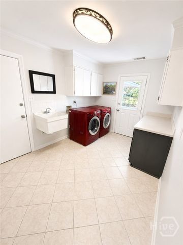 2 Abbott Lane, Savannah, GA 31411