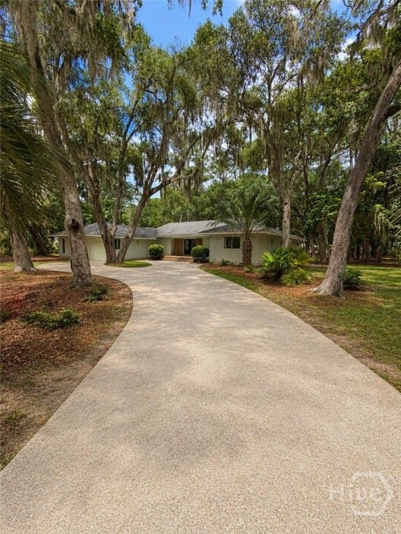 2 Abbott Lane, Savannah, GA 31411