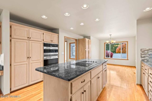 613 Friedline Rd, Yakima, WA 98908