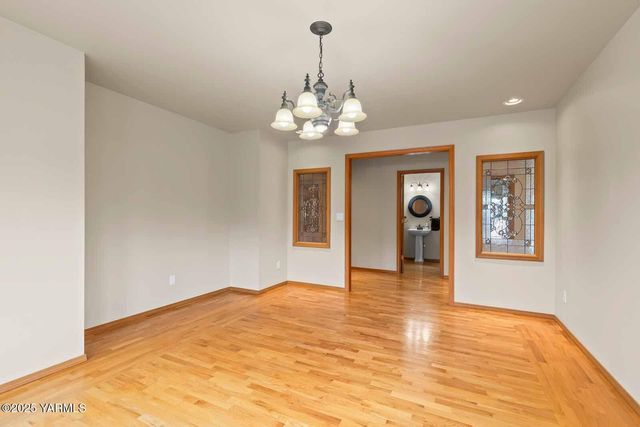 613 Friedline Rd, Yakima, WA 98908