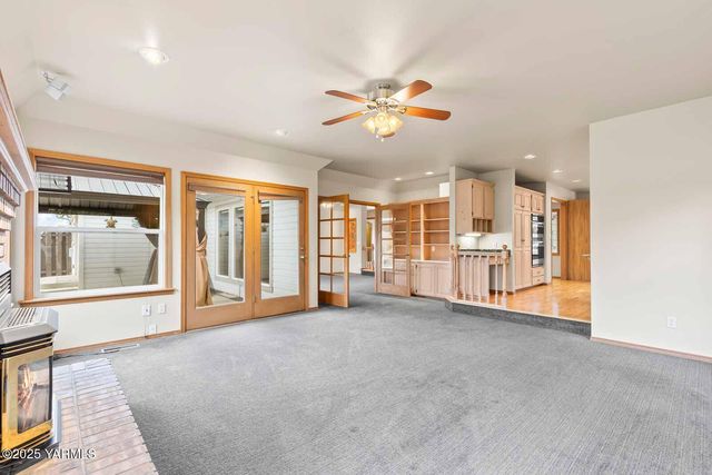 613 Friedline Rd, Yakima, WA 98908