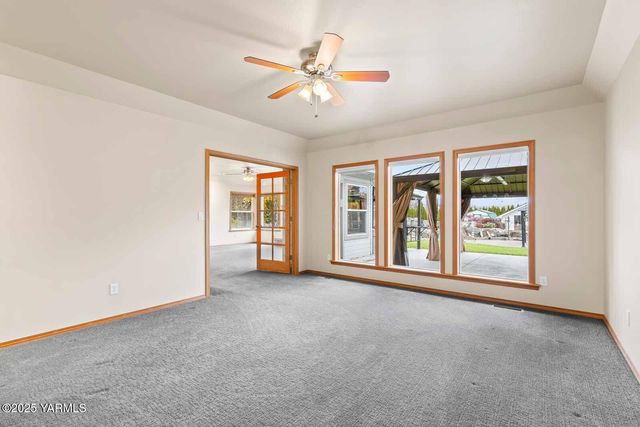 613 Friedline Rd, Yakima, WA 98908