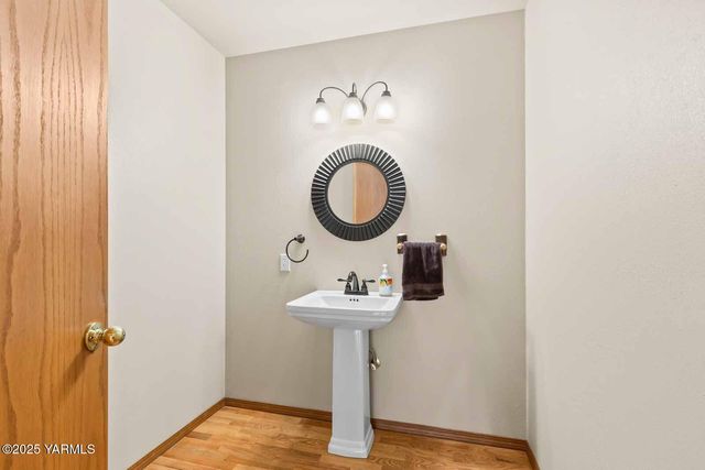 613 Friedline Rd, Yakima, WA 98908