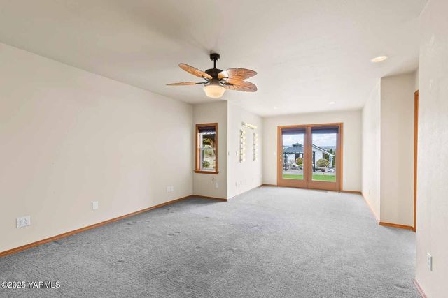 613 Friedline Rd, Yakima, WA 98908