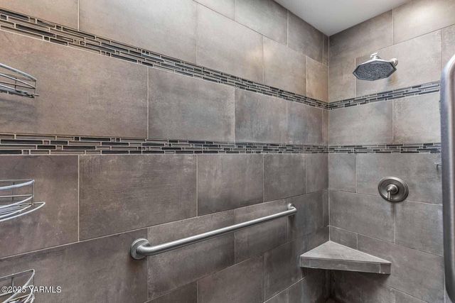 613 Friedline Rd, Yakima, WA 98908