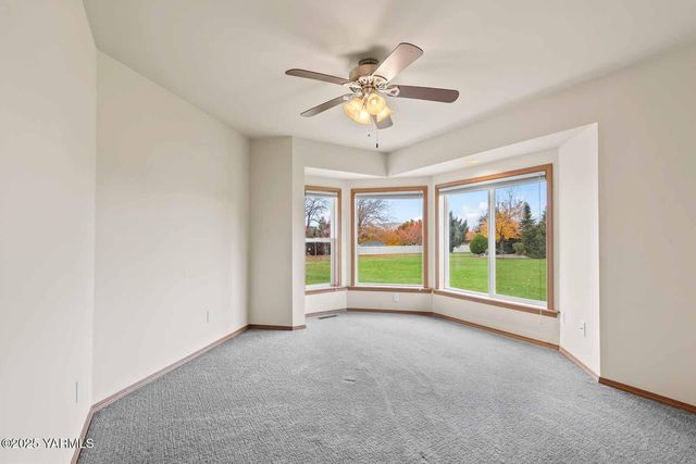 613 Friedline Rd, Yakima, WA 98908