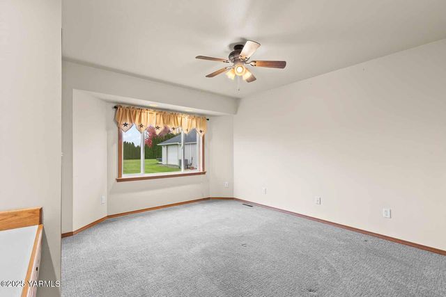 613 Friedline Rd, Yakima, WA 98908