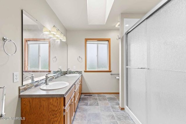 613 Friedline Rd, Yakima, WA 98908