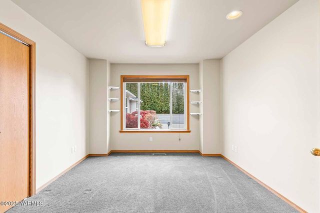 613 Friedline Rd, Yakima, WA 98908