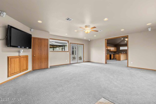 613 Friedline Rd, Yakima, WA 98908