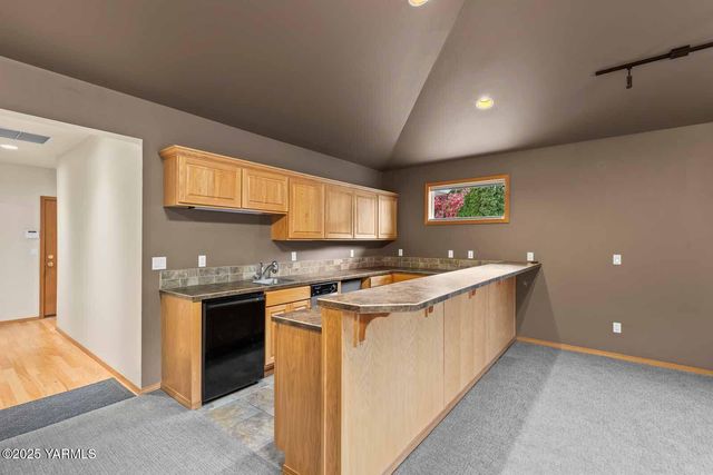 613 Friedline Rd, Yakima, WA 98908