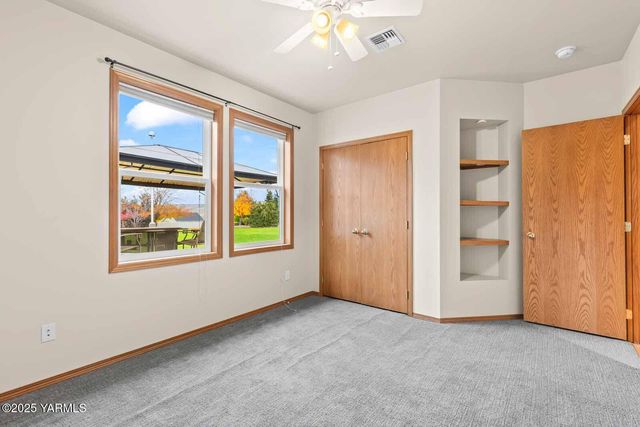 613 Friedline Rd, Yakima, WA 98908