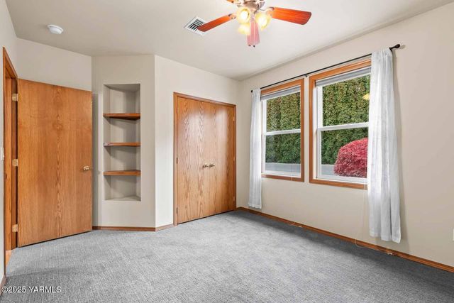 613 Friedline Rd, Yakima, WA 98908