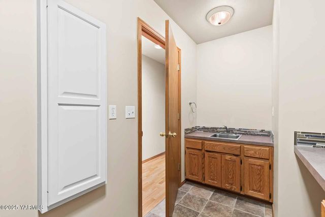 613 Friedline Rd, Yakima, WA 98908