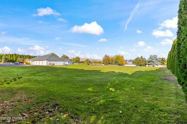 613 Friedline Rd, Yakima, WA 98908