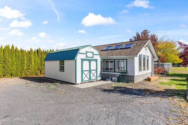 613 Friedline Rd, Yakima, WA 98908