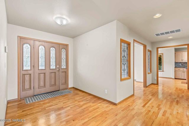 613 Friedline Rd, Yakima, WA 98908