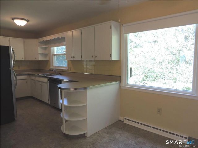 87 Hotchkiss Grove Road, Branford, CT 06405