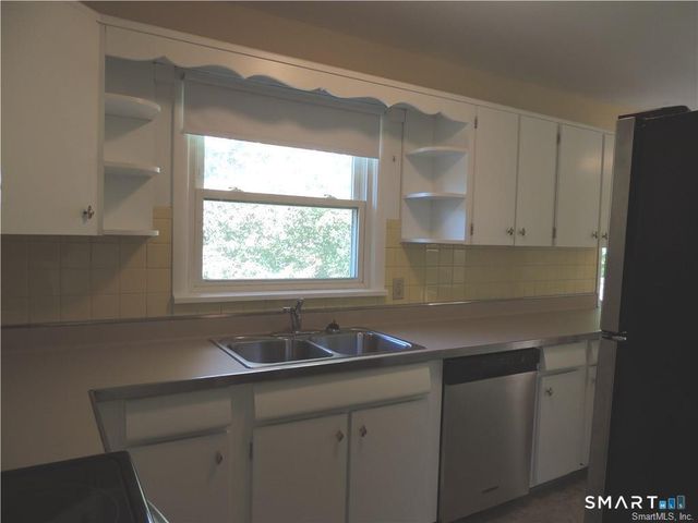 87 Hotchkiss Grove Road, Branford, CT 06405