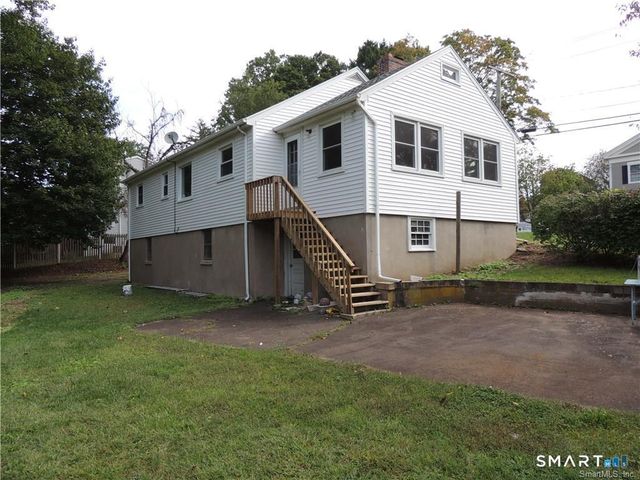 87 Hotchkiss Grove Road, Branford, CT 06405