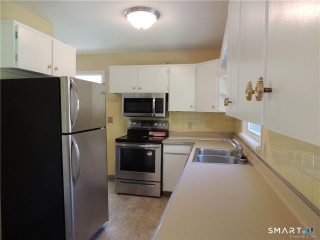 87 Hotchkiss Grove Road, Branford, CT 06405