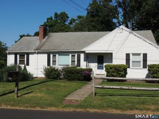 87 Hotchkiss Grove Road, Branford, CT 06405