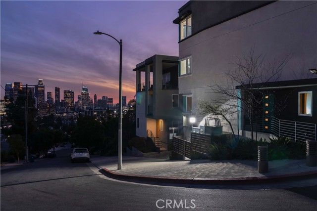 1025 White Knoll, Los Angeles, CA 90012