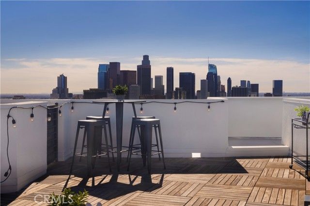 1025 White Knoll, Los Angeles, CA 90012