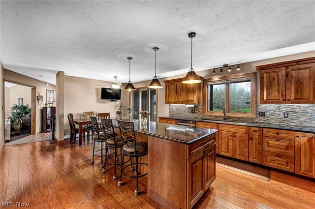 2960 Millgate Drive, Willoughby Hills, OH 44094