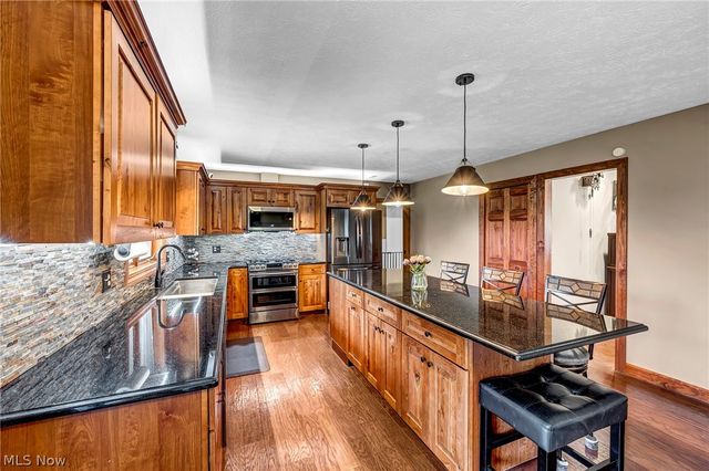 2960 Millgate Drive, Willoughby Hills, OH 44094