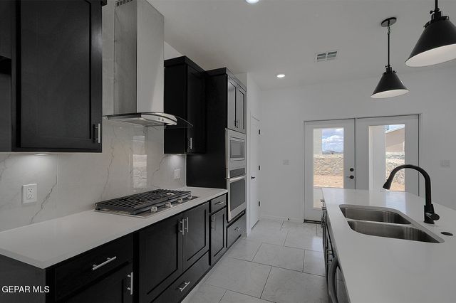 13889 CAROLINA PONCE Avenue, Horizon City, TX 79928