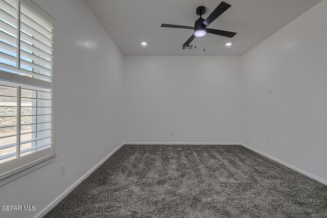 13889 CAROLINA PONCE Avenue, Horizon City, TX 79928
