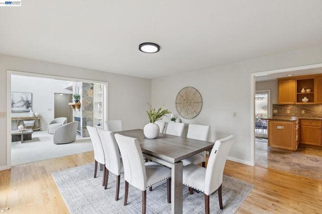 409 Oak Ln, Pleasanton, CA 94566