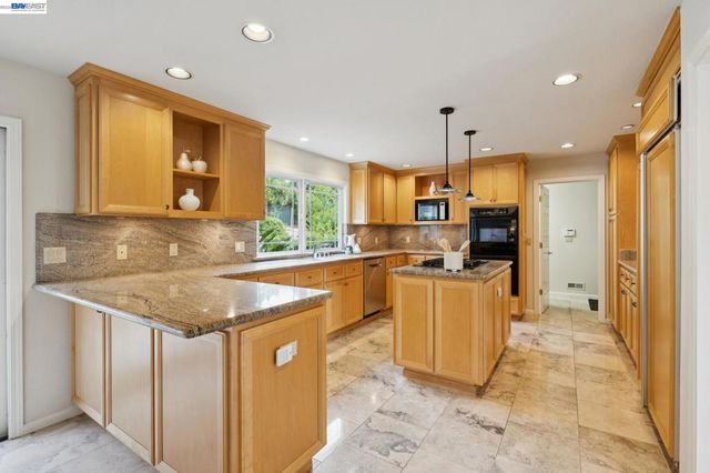 409 Oak Ln, Pleasanton, CA 94566