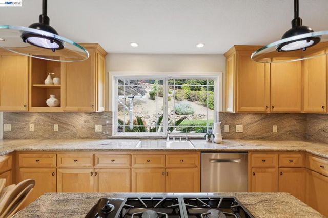 409 Oak Ln, Pleasanton, CA 94566